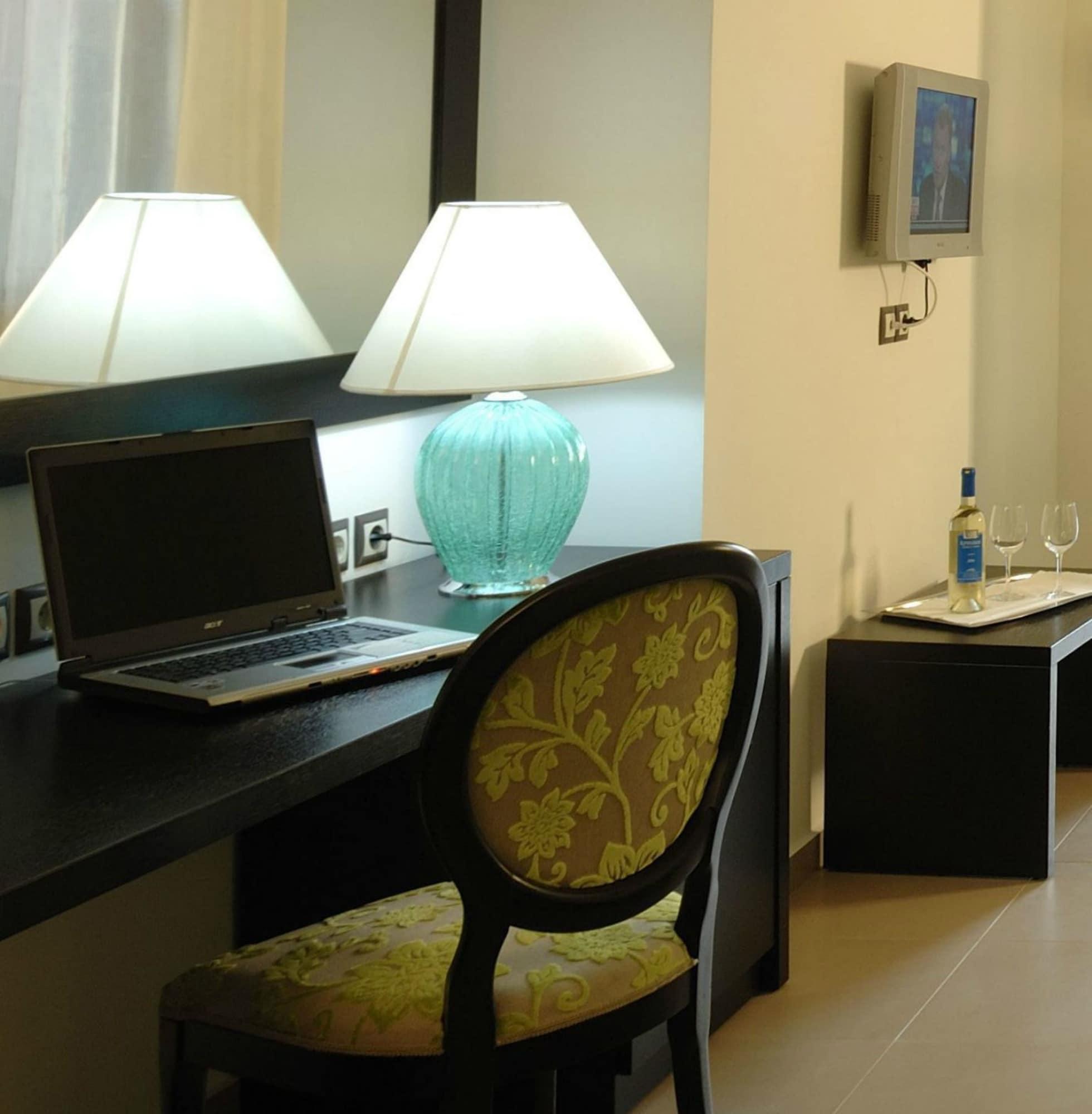 Angela Suites Boutique Hotel Sissi  Phòng bức ảnh